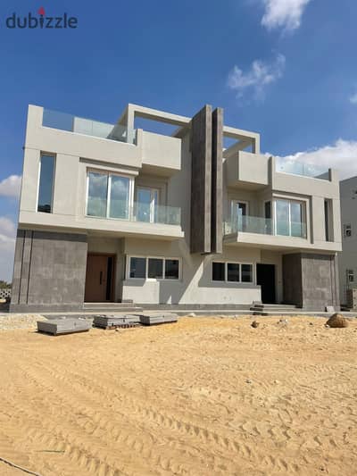 Twin house with a distinctive view in V-Levels, opposite Beverly Hills