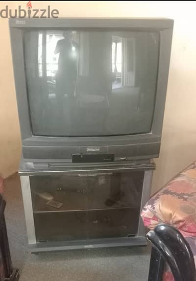 بحالة جيدة مع الطربيزة الأصلية  CRT كلاسيك  Philips تلفزيون