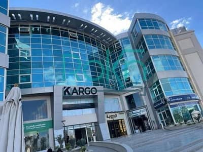 محل تجاري للإيجار موقع استراتيجى فى قلب الشيخ زايد متشطب بالتكييفات