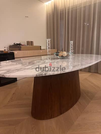 Luxurious Dinning Table