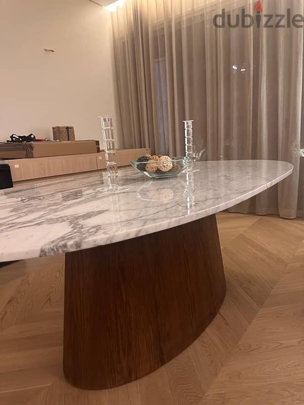 Luxurious Dinning Table 1