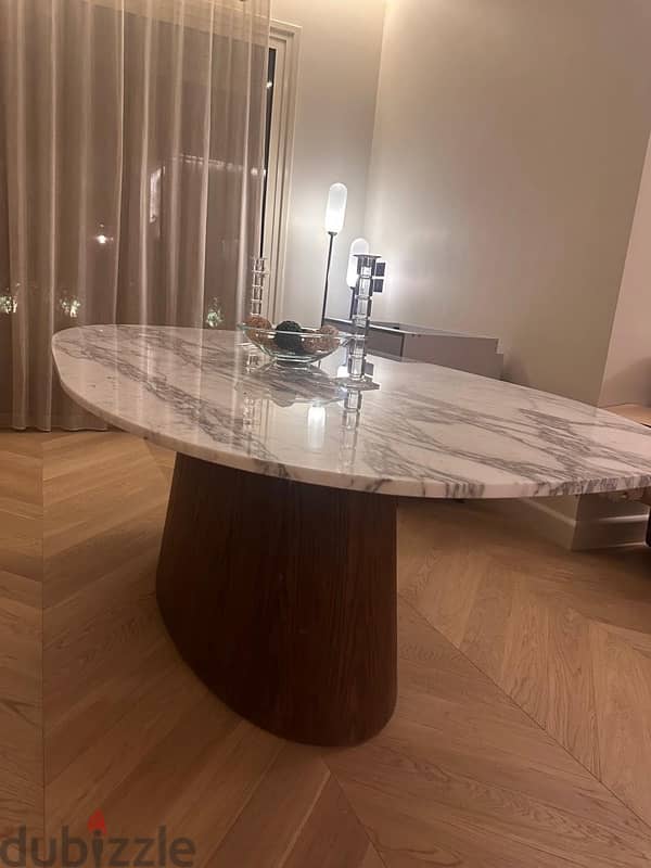 Luxurious Dinning Table 2