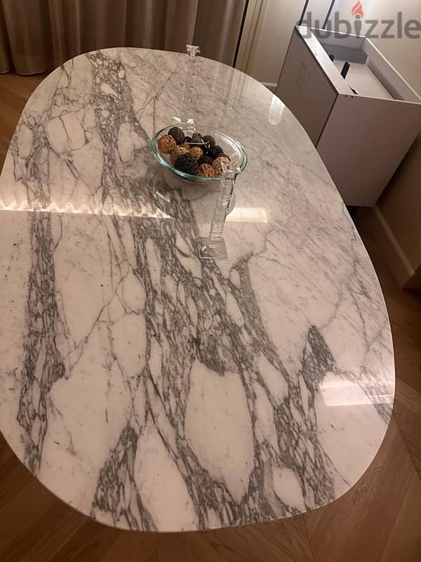 Luxurious Dinning Table 3