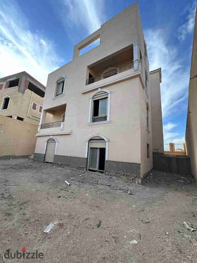 Villa for sale in Al Nasoor Compound - Prime location next to Ajoura Mall and Al Nawadi Street in the Golden Square