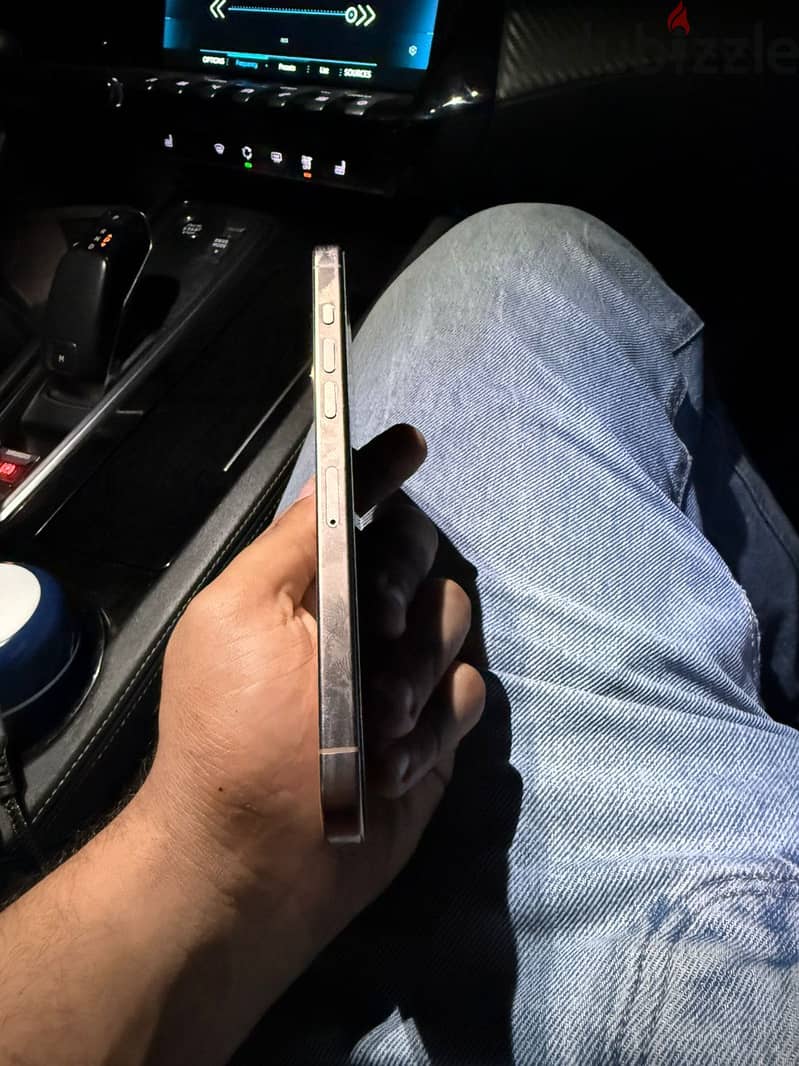 Iphone 16 pro max 5