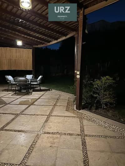بخصم فوري وفرصة مميزة فيلا للبيع 3 ادوار امام ابراج طلعت مصطفي الجديدة علي طريق السويس وبالقرب من دائري الاوسطي و امورادا و ازار 2 و ادريس ايست