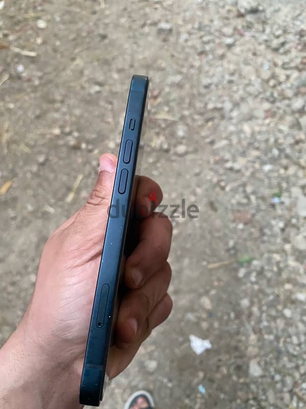 iPhone 13 4