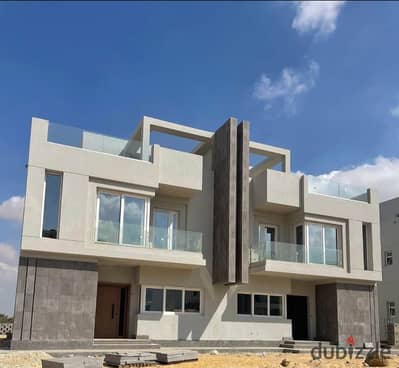 فيلا بكمبوند v levels بجانب نيو زايد وبيفرلي هيلز بفيو بحيرات ولاند سكيب