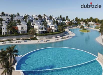 استلم شاليه متشطب بالتكيفات من SODIC بفيو مطل علي CYRSTAL LAGOON ف راس الحكمة بجوار دايركشن وايت