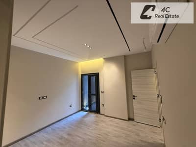 Apartment with a private garden, ultra-super-luxurious finishing - Patio Oro. Down payment and remaining installments for a quick sale. Ready for view