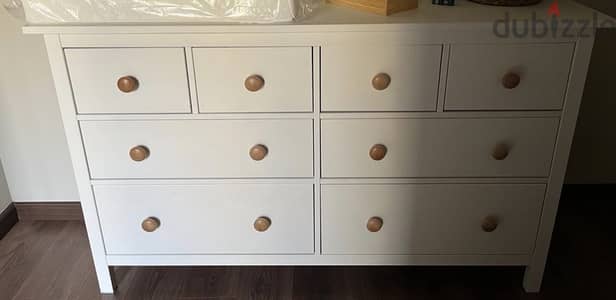 Chest of drawers