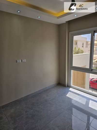 للايجار اي فيلا جاردن 260م-ماونتن فيو اي سيتي جاهزه للسكن بالقرب من جميع الخدمات prime location باقل ايجار شهري متاحه لمده طويله