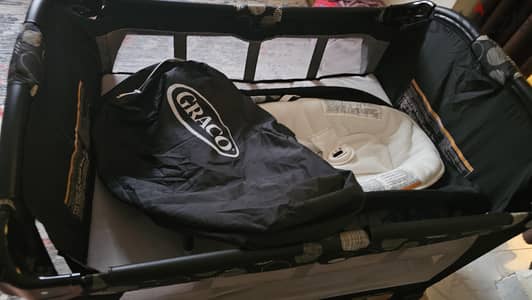 للبيع — Graco Pack ’n Play On The Go  