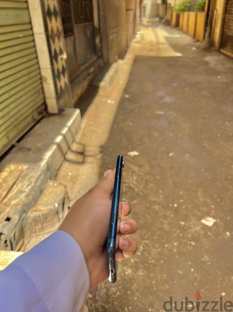 IPHONE XR 4