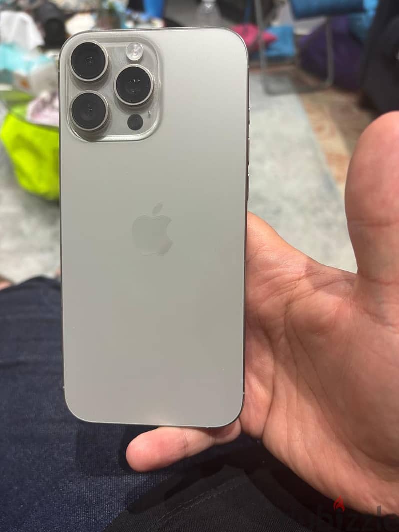 iPhone 16 Pro Max 1