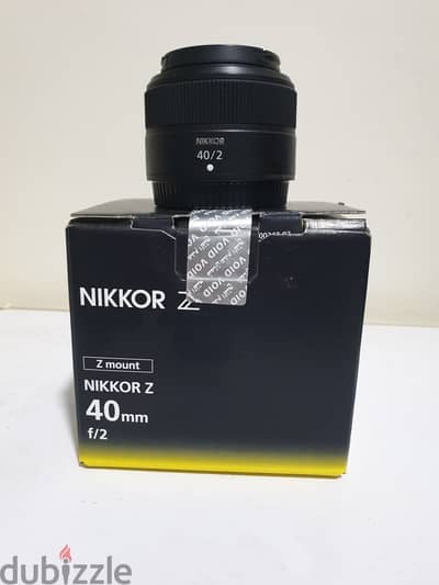 عدسة Nikon Z 40mm f/2 بحالة ممتازة – استخدام خفيف جدا