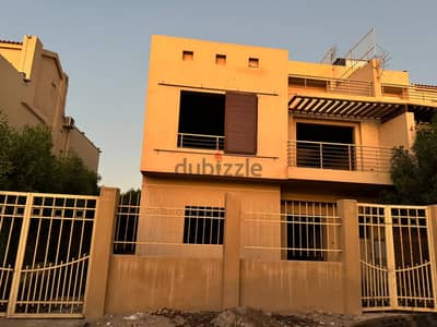 توين هاوس للبيع بسعر تجاري لسرعة البيع في ايفر جرين حدائق اكتوبر