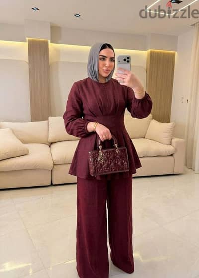 طقم سوت  قطعتين مع بعض  بحركات وتكات ف البلاوز  تجننننن