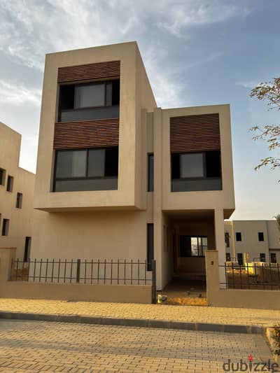 READY TO MOVE VILLA OWEST 400 SQM TYPE C LAND 560