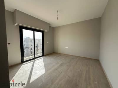 شقة متشطبة  و استلام فورى فى فيليدج ويست درة بجوار كايرو جيت