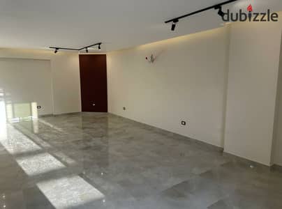 شقة بالمطبخ تشطيب أول سكن اللوتس الجنوبية  بالقرب من كمبوند سوديك والجامعة الأمريكية وشارع النوادي
