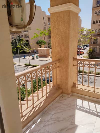 شقه لقطه للبيع في ارقي مراحل مدينتي  B2 أمام المسجد والخدمات مباشر  فيو شارع
