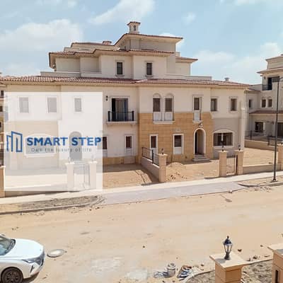 تاون هاوس ميدل للبيع في كمبوند سيتي جيت القاهرة الجديدة  city gate