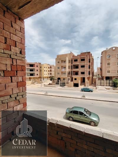 شقة للبيع استلام فوري وتقسيط موقع مميز جدا خطوات من طريق الواحات بحرية علي شارع رئيسي