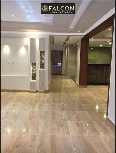 فــرصــه للاستثمـــار شقـــة للبيـــع ( بالتشطــيب فـندقـــي  ) امـــام مـدينتـــي قريـب مـــن Open Air Mall