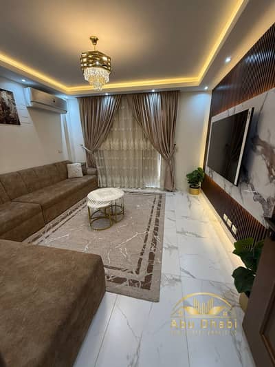 شقة 133 م للبيع بمدينتى B11 خطوات للكرافت زون والايست هب امام الاستريب مول تشطيب الترا سوبر لوكس البيع شامل المطبخ