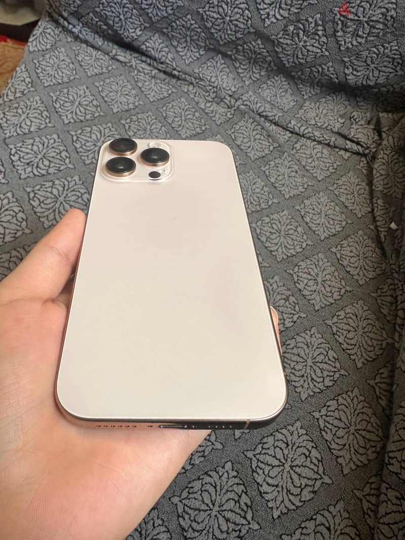 Iphone 16 pro max 3