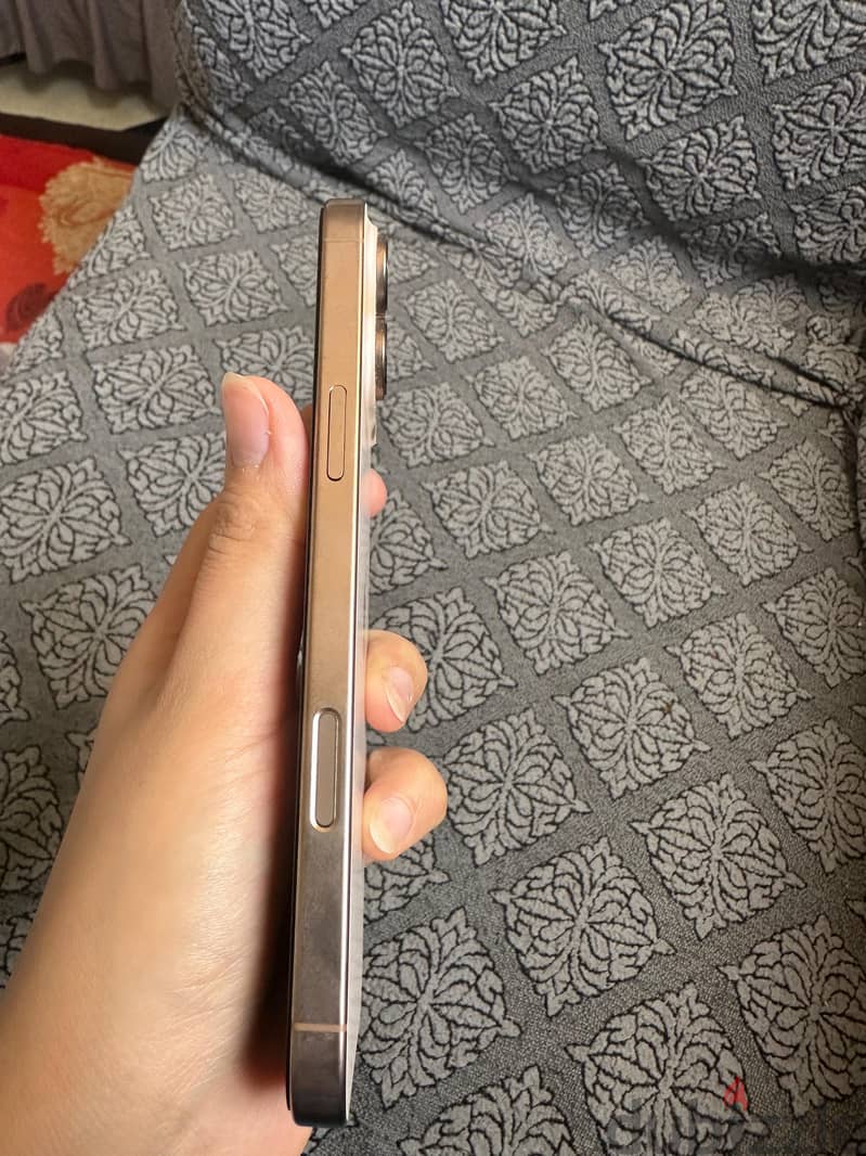 Iphone 16 pro max 5