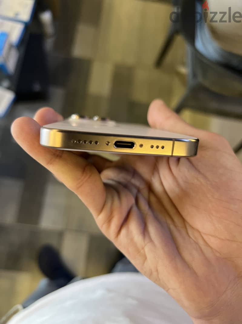 iPhone 16 pro 2