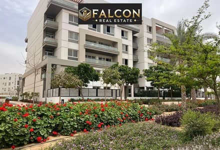 شقه فاخره بفيو على ال central park للبيع فى كمبوند هايد بارك  القاهره الجديده بالقرب من auc مباشر على شارع التسعين