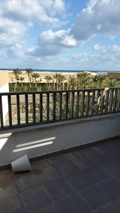 تاون هاوس ڤيلا للبيع في الماظا باي في الساحل الشمالي Almaza Bay North Coast  صف اول علي البحر مباشرة