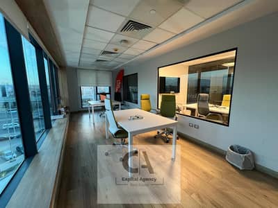 مكتب اداري 550م للايجار متشطب بالتكيفات _ prime location علي التسعين الجنوبي دايركت بالقرب من الجامعه الامريكيه _ التجمع الخامس