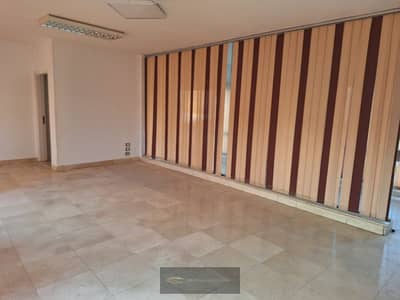 محل للايجار في بيفرلي هيلز 35م