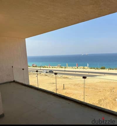 شاليه متشطب استلام فوري جاهز للسكن بفيو مباشر علي البحر بجانب هاسيندا و دايركشن وايت