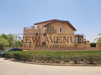 Elite standalone in hydepark with Outstanding Location and largest land Size 600 m with pool!