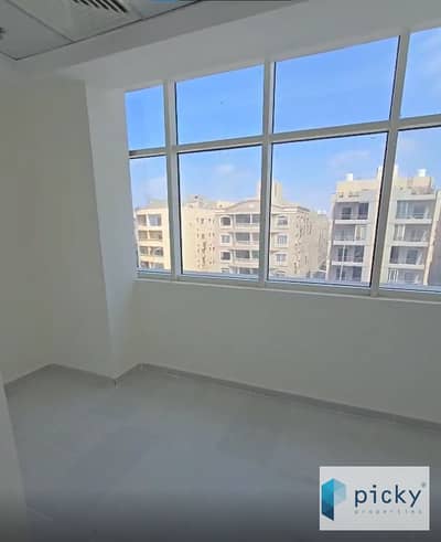 عيادة مفروشة للإيجار في أوزون  تشطيب كامل بالتكييفات
