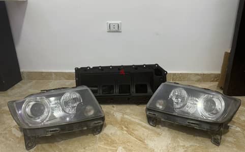 Grand Cherokee 2012 SRT headlights