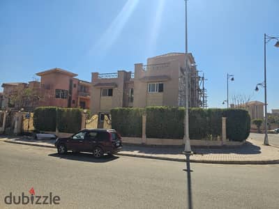 فيلا مستقلة للإيجار في رويال سيتي 750م مباني مرحلة أولى مميزة