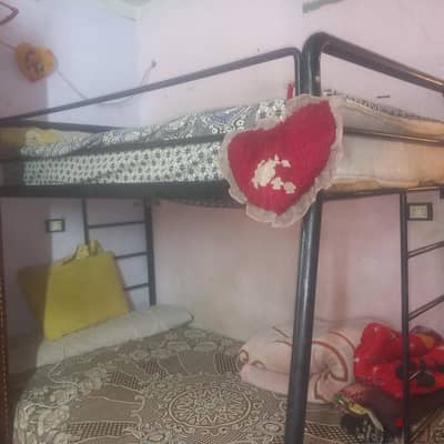 سرير بدورين
