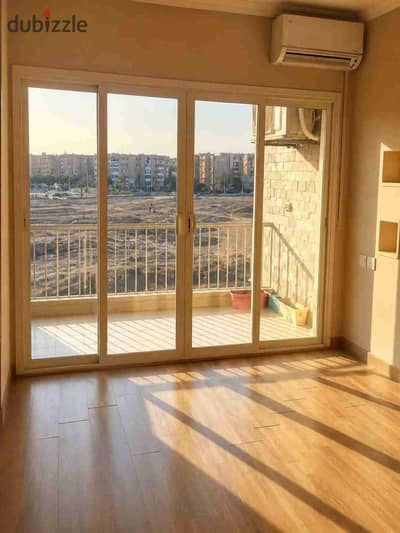 متاح شقة للايجار كومباوند The address  الشيخ زايد دور ثالث باسانسير غرفتين وحمام مطبخ ومكيفات