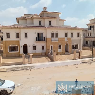 كواترو فيلا 256متر لوكيشن مميز اقل سعر فى السوق جاهزه للاستلام سيتي جيت القاهره الجديده city gate