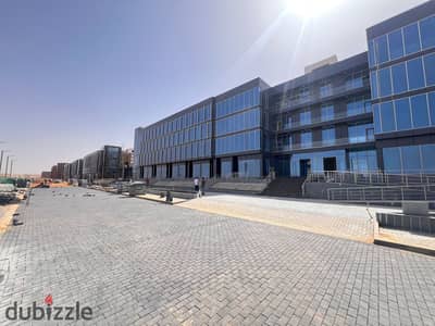 مركز تسوق 3 Ready Office 90% في Community across from the Diplomatic Quarter Directly
