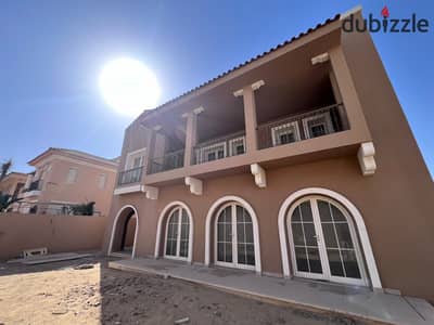 Luxury villa for sale with a very special view in Hyde Park, New Cairo