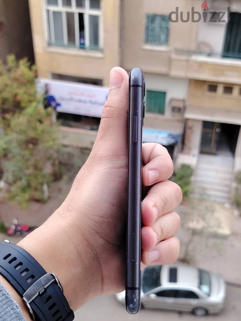 iPhone 11 4