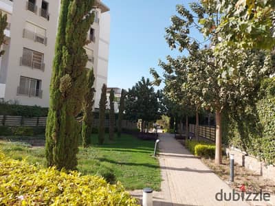 شقة 221 متر استلام فوري , للبيع نصف تشطيب بأفضل سعر , دور اول , موقع مميز , مرحلة يارك كورنر, مكونة من 3 غرف و 3 حمامات *Hydepark* New Cairo First Flo