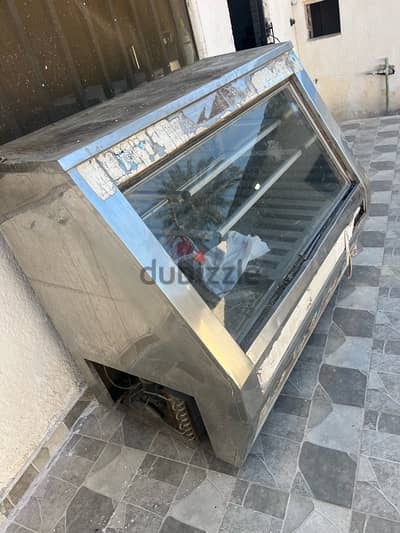 ثلاجة عرض